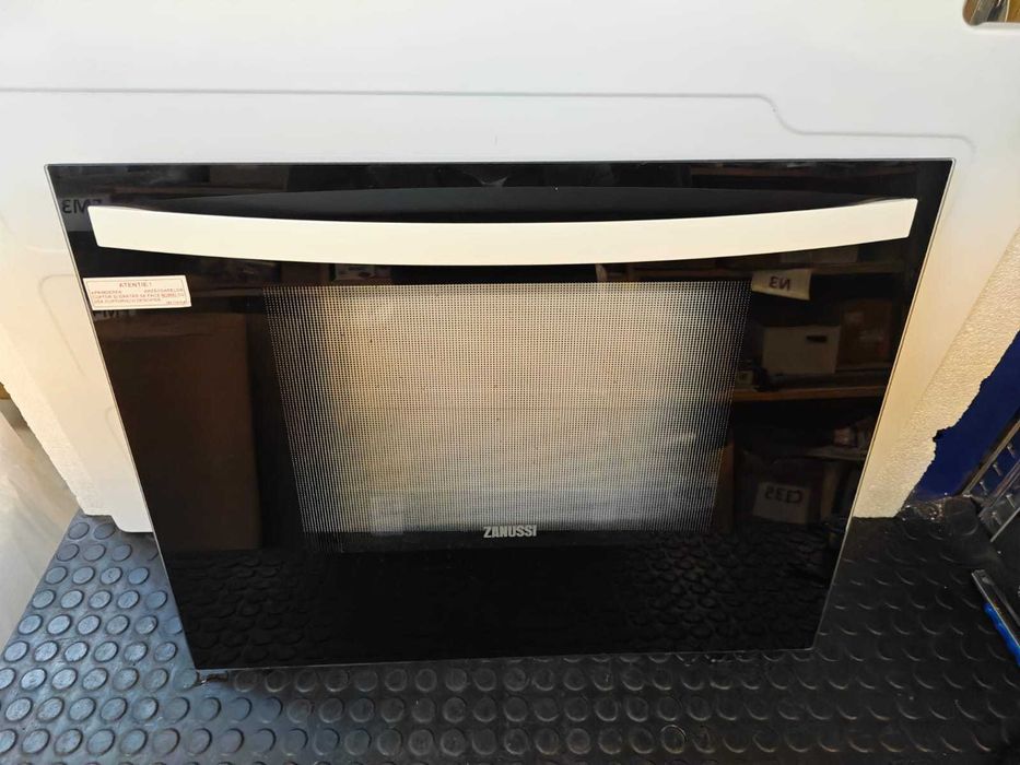 Geam , usa completa aragaz Zanussi 59.5 x 47 cm , sticla termorezistenta / H4