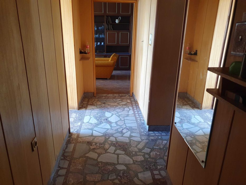 Продава се Четиристаен апартамент в Казанлък - 100 кв.м за 1071 €/кв.м - Снимка #3