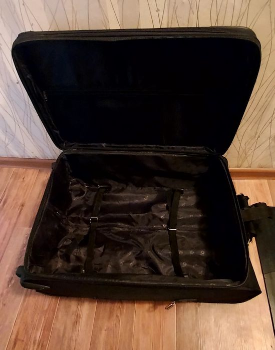 Чемодан 7000 тенге