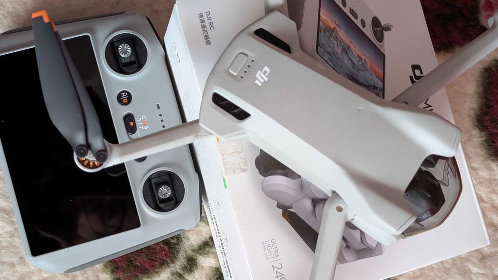 Vand drona dji mini 3 cumparata de noua acum 8 luni