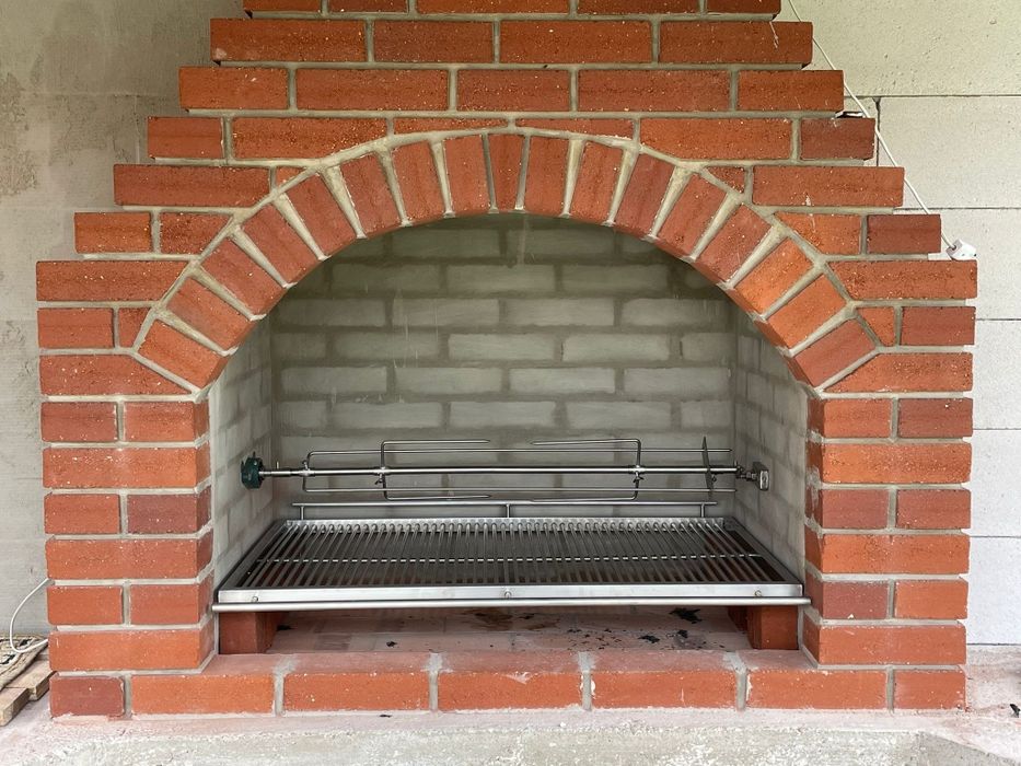 Grătar-gratare inox cu sau fără mecanism de ridicare.