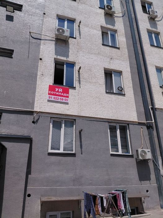 Kvartira sotiladi. 2 etaj. 2 honalik. 5 etajli uyda.