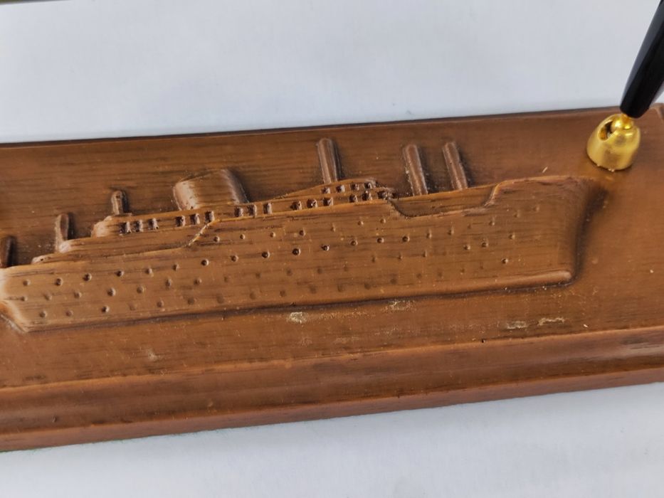 нова поставка за писалки с кораб