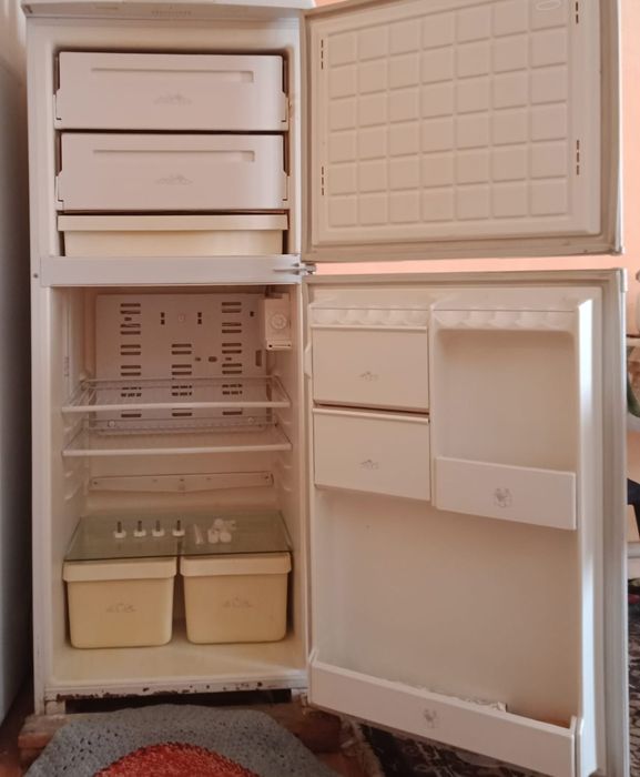 Холодильник,Бирюса