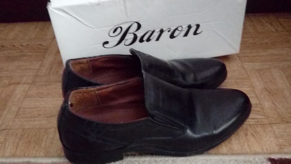 Отдам туфли школьные