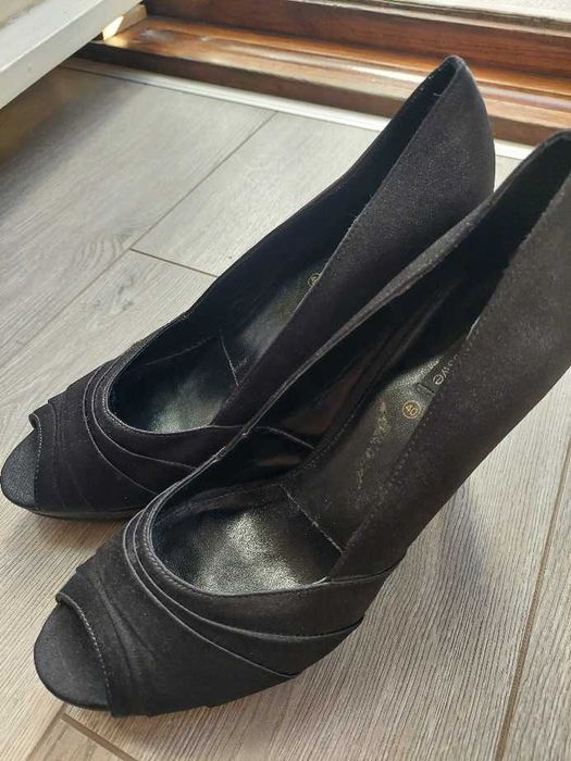 ЕЛЕГАНТНИ Дамски  обувки -НОВИ-последна бройка -40номер