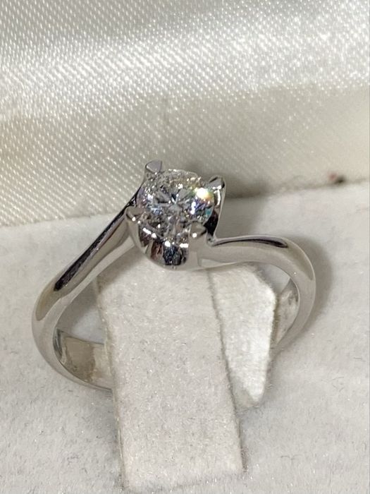 Inel solitaire aur alb 18kt.cu diamant 0.42ct