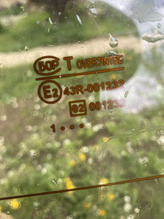 Заднее Лобовое стекло 124 мерс