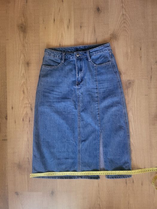 Дънкова пола с цепка