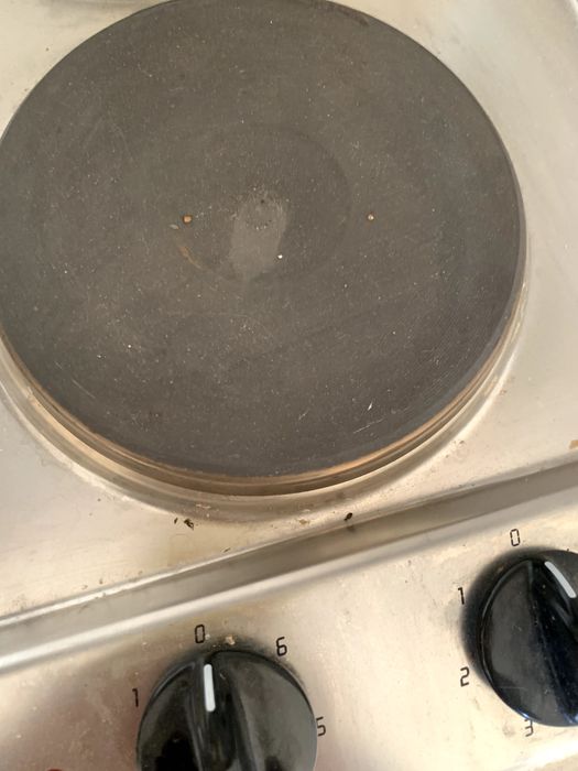 Продават се плот с два броя котлони