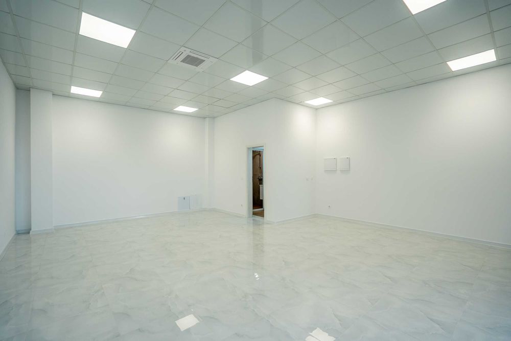 Магазин Дружба 2 на входа на МЕТРОТО- ЛУКС