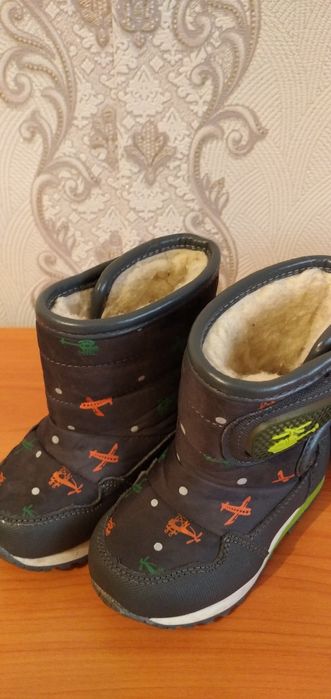 Продам обувь детскую не дорого