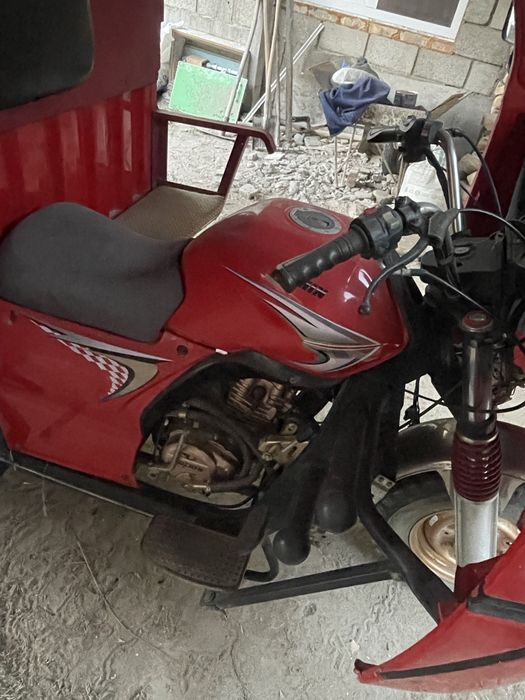 Lochin moto sotiladi