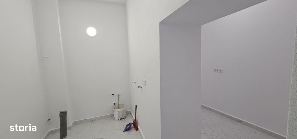 Vand spatiu cu intrare din strada,pretabil cabinete medicale,Pta Cibin