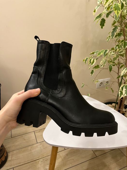 40 Дамски Обувки Нови - Черни с Висок Ток