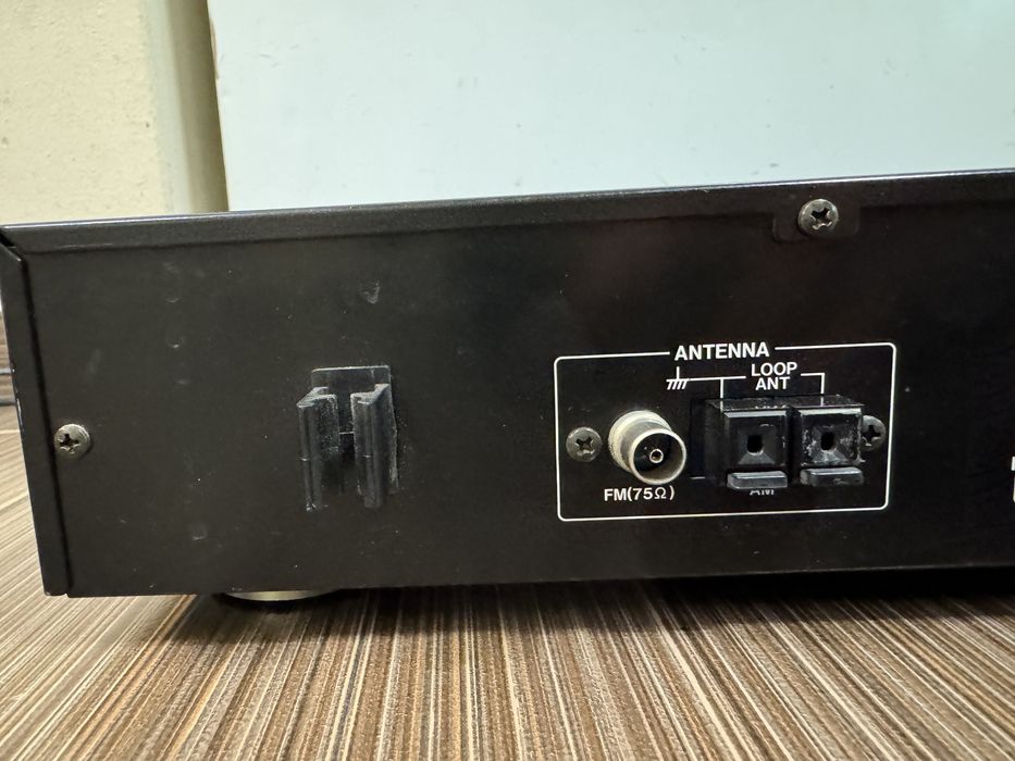 Akai AT-52 Тунер