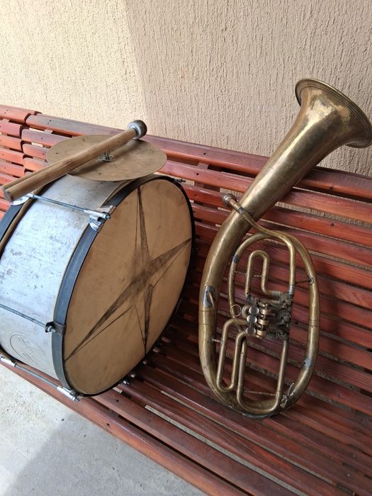 Vând instrumente muzicale