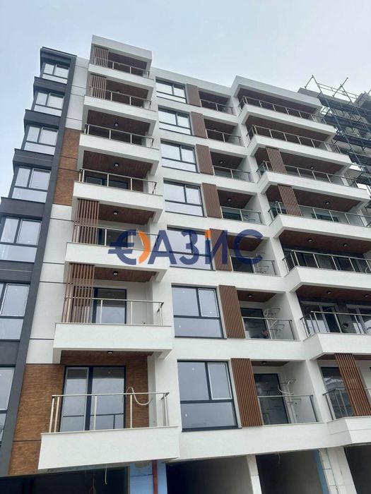 Апартамент с 2 спални и двор (21,5 кв.м) в „Lazur Residence“, м.