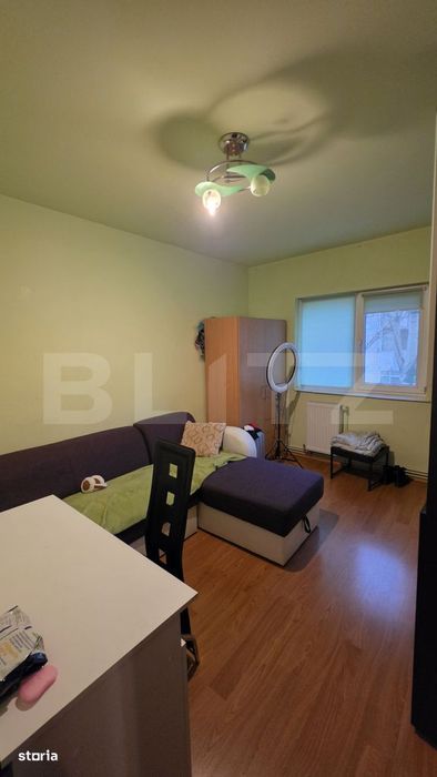 Apartament 3 camere, Decomandat, zona Soarelui