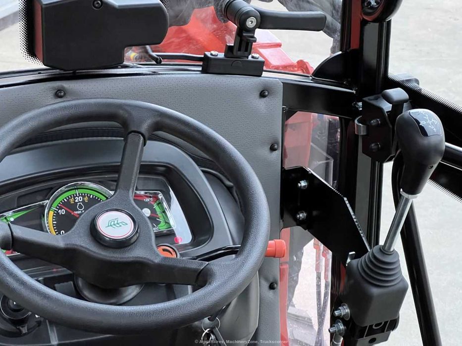 Колесный трактор Tafe 6028M CAB