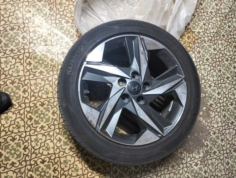 Продам летние шины KUMHO размер 225/45/17 на дисках Hyundai Elantra