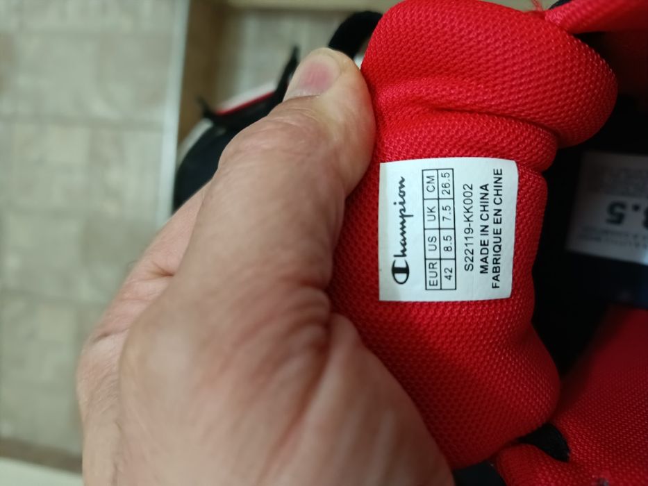 Маратонки Nike и Shampiom