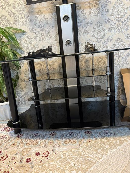 ТВ тумба с кронштейном