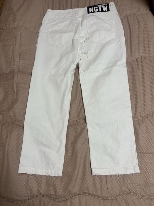 Нови дънки на. Negative