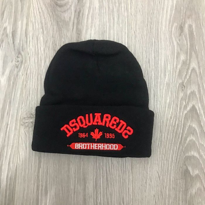 Caciula Dsquared 2 trebuie sa o ai la Iarna