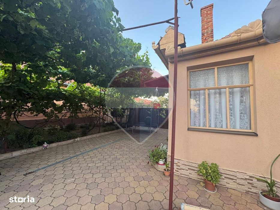 Casă cu 1439 mp teren Semlac la 37 km de Arad ( 2 cai de acces)