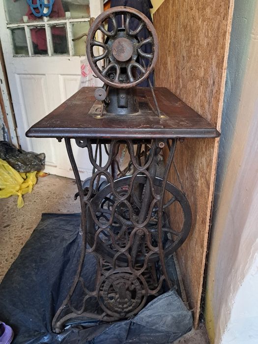 Masina de cusut SINGER