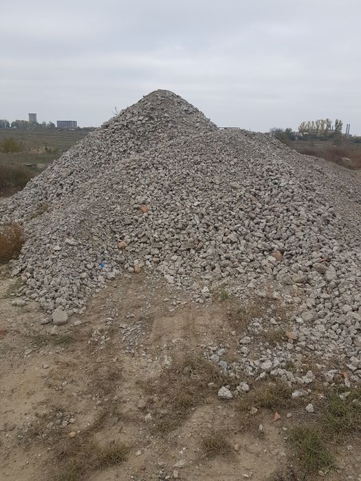 Vand piatra concasata si zgura neagra