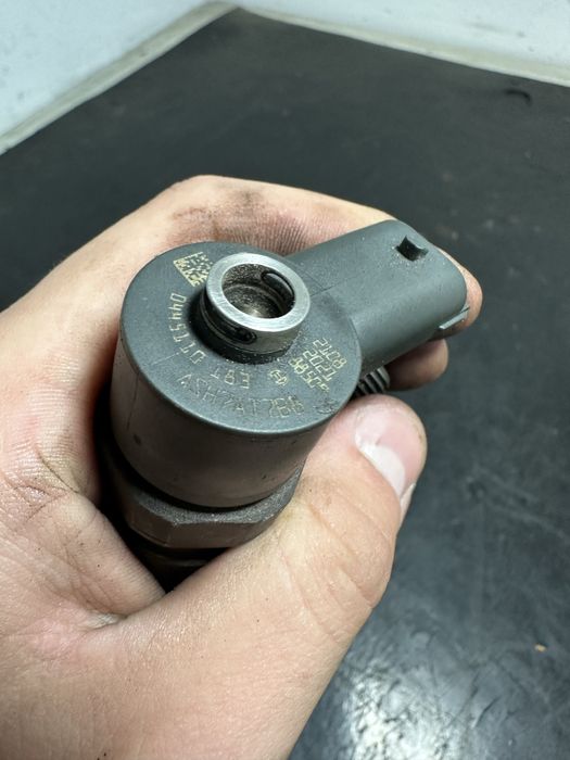 Injector injectoare Fiat punto 1.3 diesel doblo 1.3 diesel 0445110183
