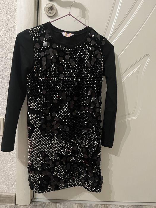 Детска рокля с пайети