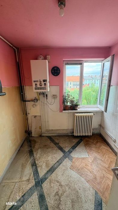 Apartament 2 camere, zona centrala, decomandat, etaj intermediar !