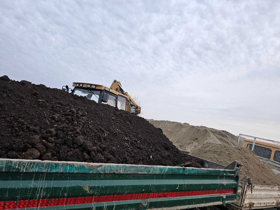 Nisip. Pamant vegetal. Agregate minerale. Pietris Buldoexcavator Moloz