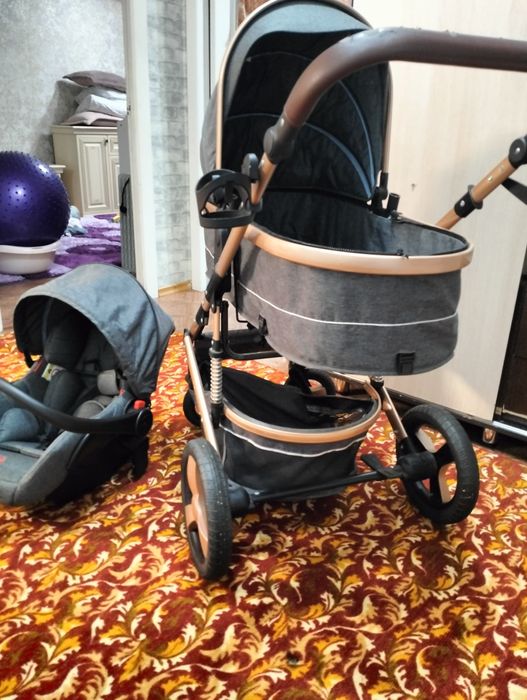 Коляска с люлькой