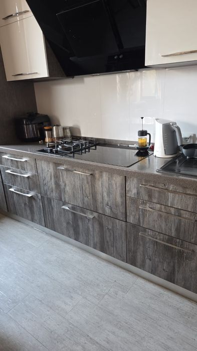 Продам кухонный гарнитур в комплекте