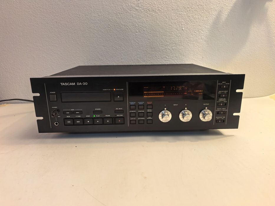 Tascam DA 30 Digital Audio Tape Deck DAT