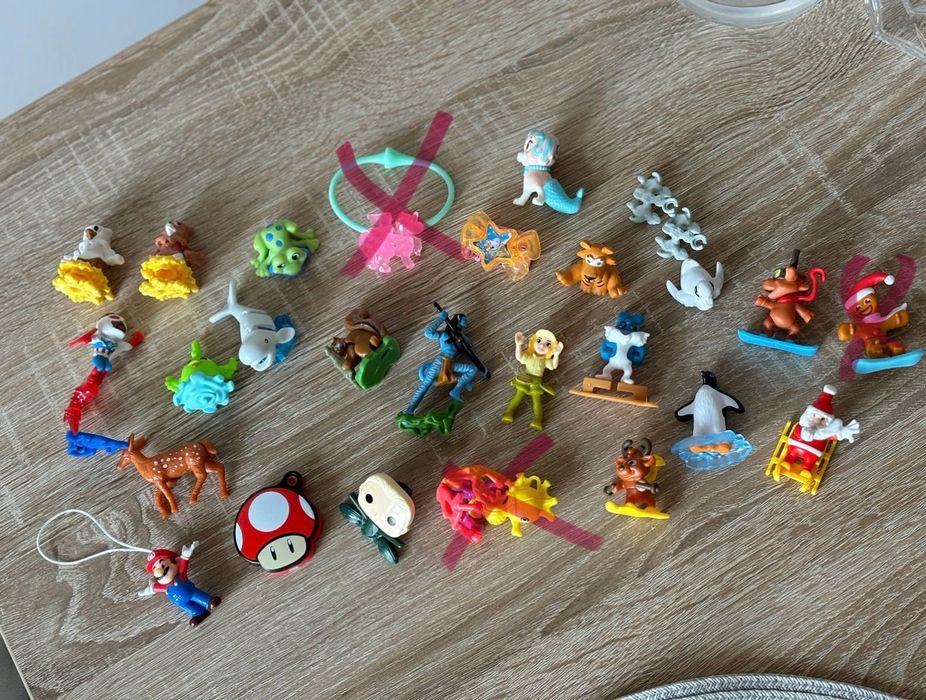 Kinder surprise играчки