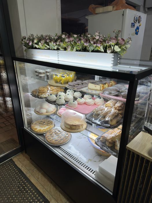 Продается кондитерская витрина