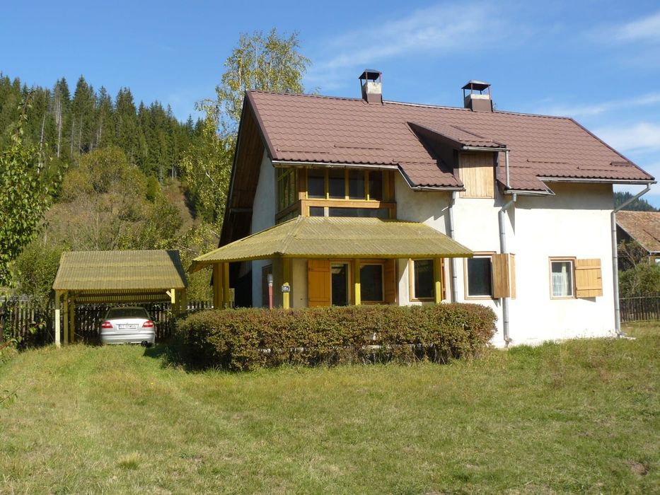Casă cu etaj , de cărămidă, pe teren de  1680 M2, intabulat și  cu cadastru,la Neagra, jud. Mureș