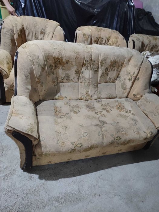 Отдам даром  диван и кресло