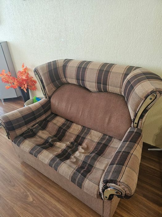 Продам два дивана