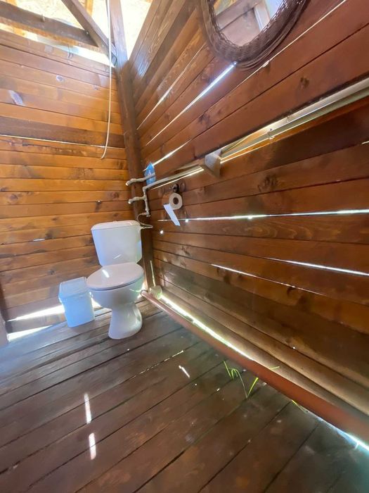 Продавам каравана на плажа- къмпинг Китен с оборудван навес