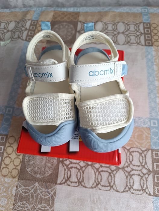 Продам летние сандалии