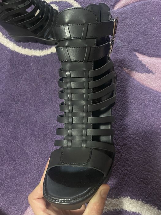 Sandale cu talpa inalta