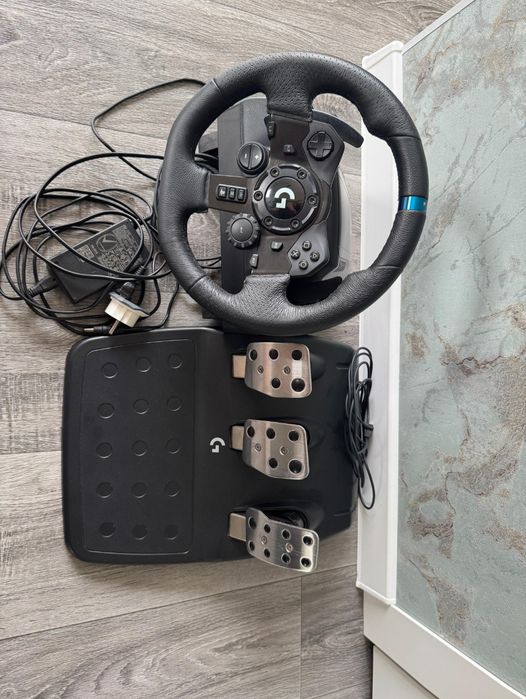 Продам игровой руль Logitech g923