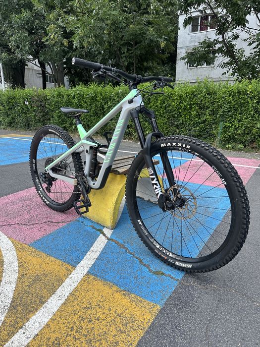 Canyon Strive 2023 M carbon (enduro nu downhill)