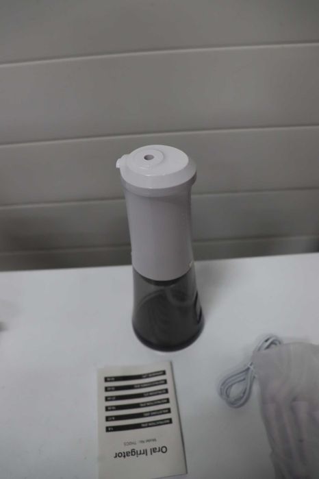 TUREWELL Безжичен душ за зъби, 310 мл иригатор за устна кухина с 5 режима, водоустойчив електрически почистващ уред за зъби IPX7 с 4 накрайника